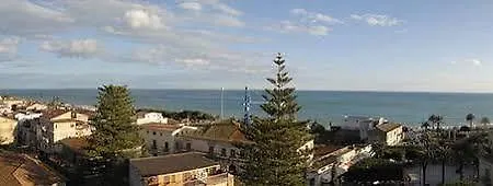 فندق Mediterraneo روشيلا لونيكا