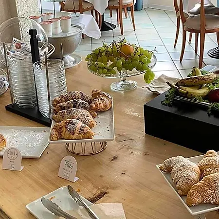 Mediterraneo מלון רוצ'לה איוניקה