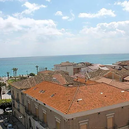 מלון Mediterraneo 4*